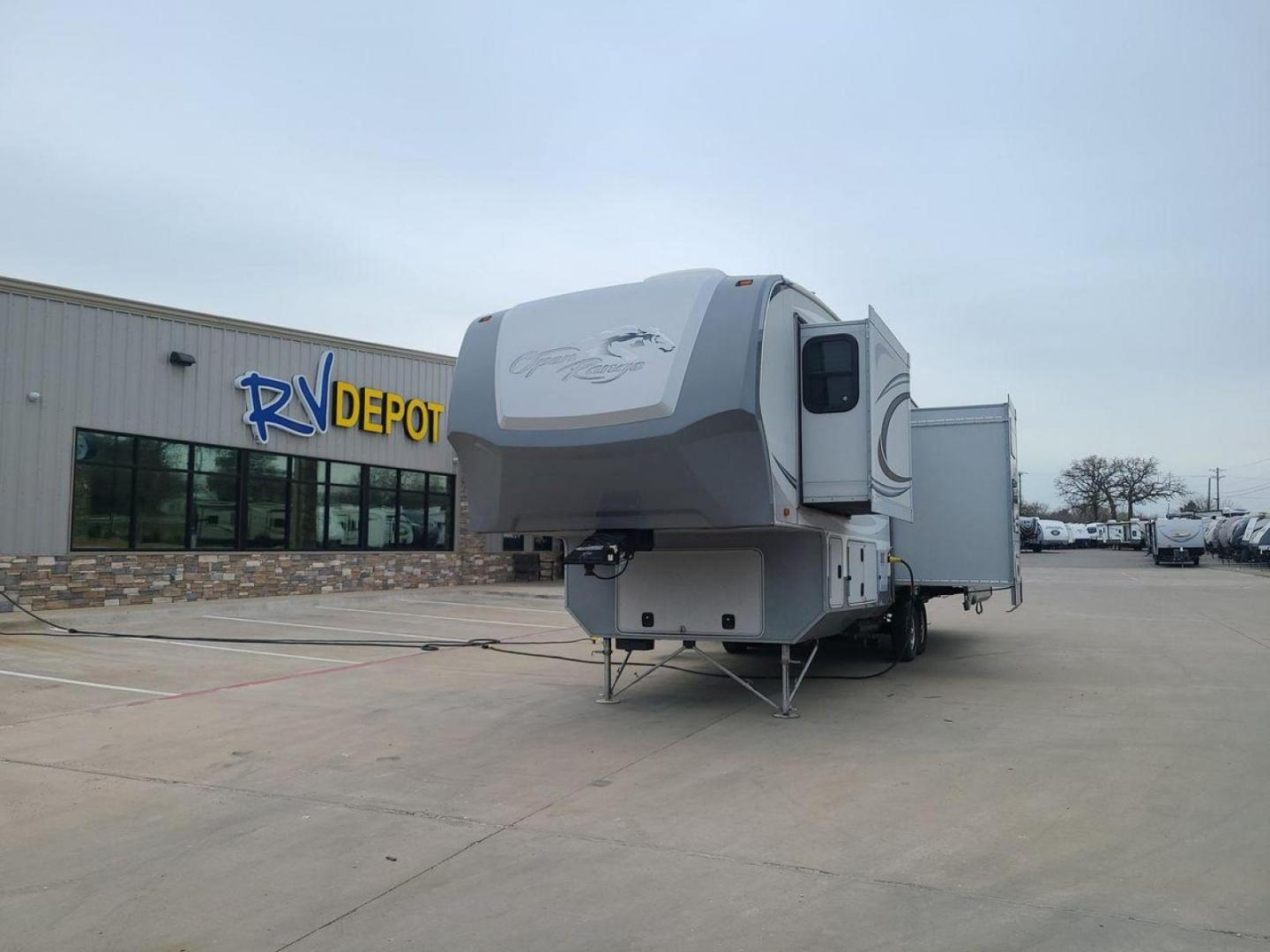 2013 GRAY OPEN RANGE 375BHS - (5XMFE382XD5) , Length: 37.83 ft. | Dry Weight: 10,320 lbs. | Gross Weight: 14,140 lbs. | Slides: 4 transmission, located at 4319 N Main St, Cleburne, TX, 76033, (817) 678-5133, 32.385960, -97.391212 - The 2013 Open Range 375BHS quadruple slide fifth wheel measures just under 38 feet long. It has a dry weight of 10,320 lbs. and a GVWR of 14,140 lbs. It also comes equipped with automatic heating and cooling for optimal temperature control. This fifth wheel has two bedrooms and can sleep up to 8 - Photo#0